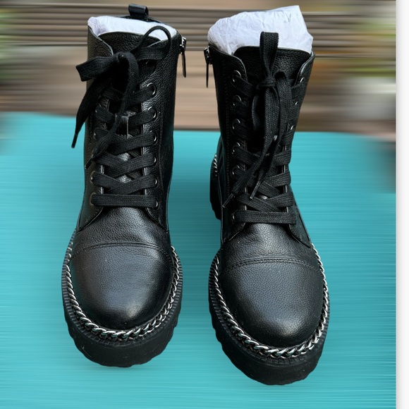 Vince Camuto - Picture 2 of 8